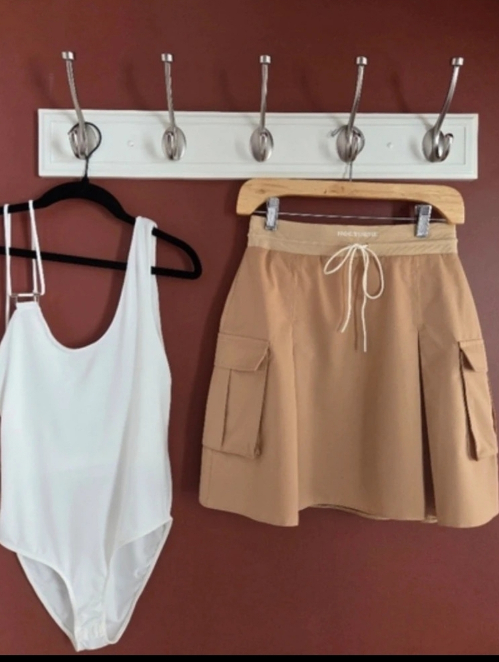 (Set)Nocturne White Bodysuit & Camel Mini Skirt Set – NWOT XS / US 4